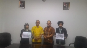 penyerahan beasiswa pendidikan bagi mahasiswa tahun 2018
